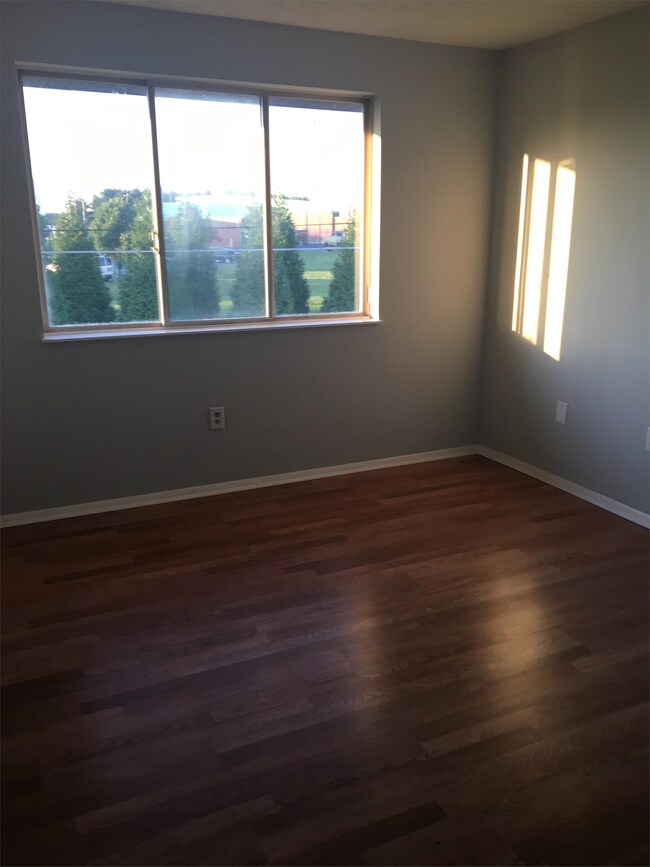 Building Photo - 830 Heather Ridge Dr