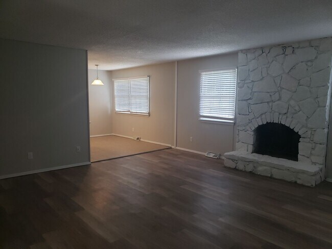 Foto del edificio - 1333 Meadowbrook Cir