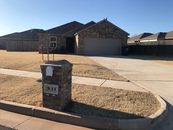 Foto principal - 811 Monarch Way