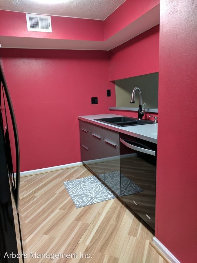 Foto del edificio - 4009 Charlemagne Cir