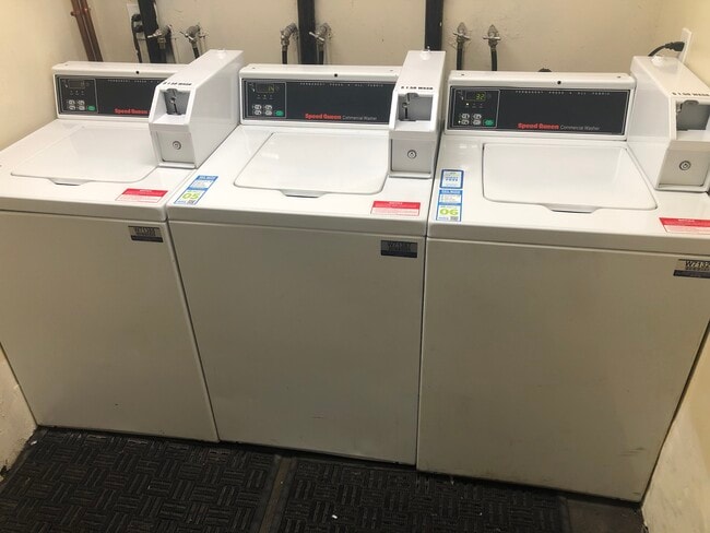 Laundry - 4055 Tujunga Ave
