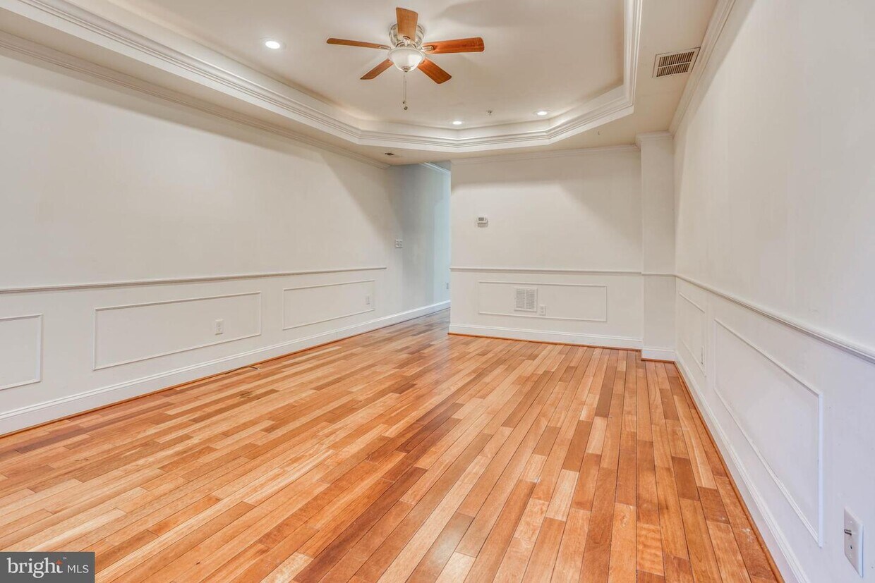 Primary Photo - 44 S Poppleton St
