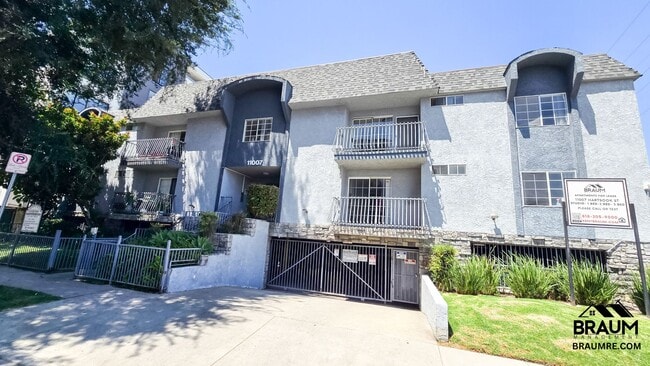 Building Photo - 11007 Hartsook St