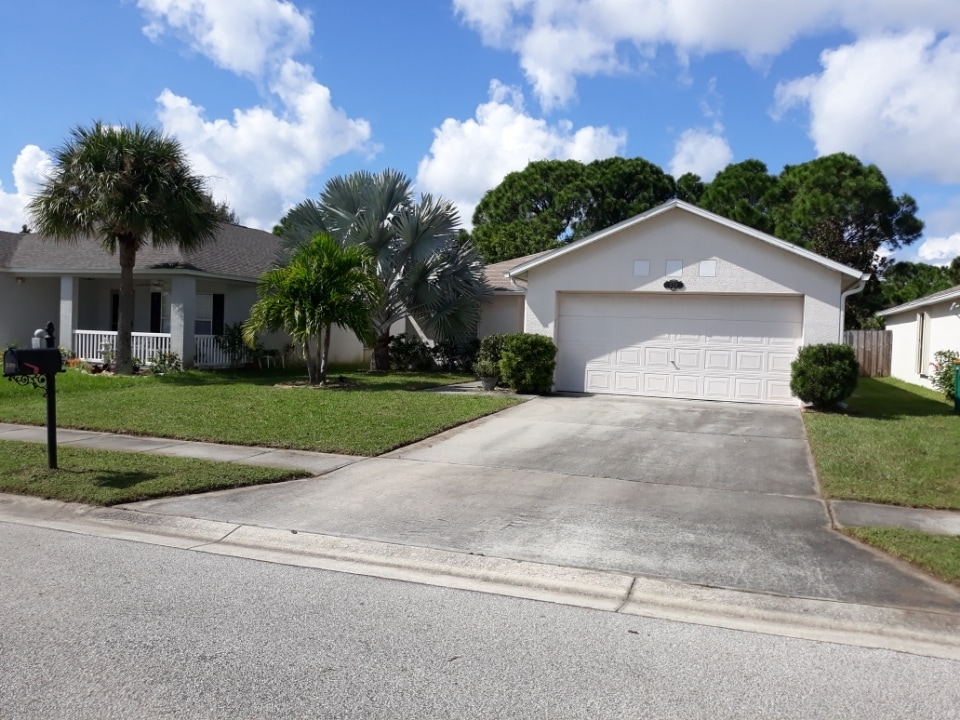 Foto principal - 520 Benton Dr