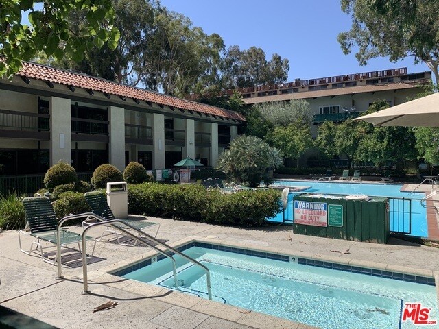Foto del edificio - 5460 White Oak Ave