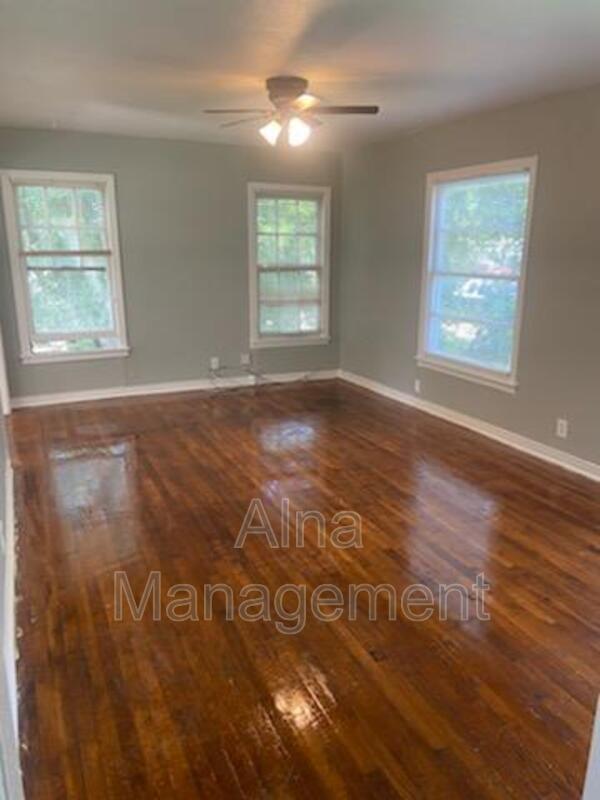 Building Photo - 5234 N Hampshire Blvd