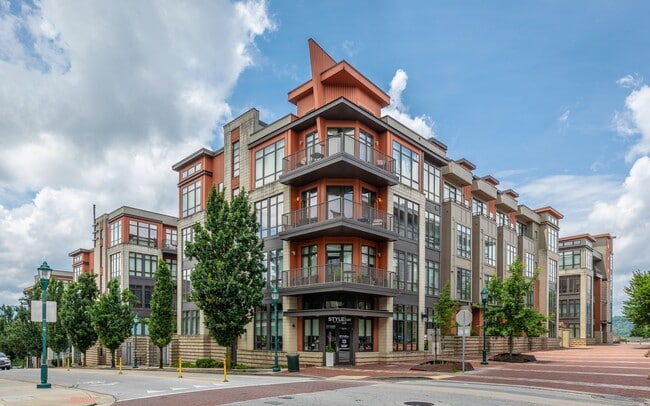 Building Photo - 129 Walnut St