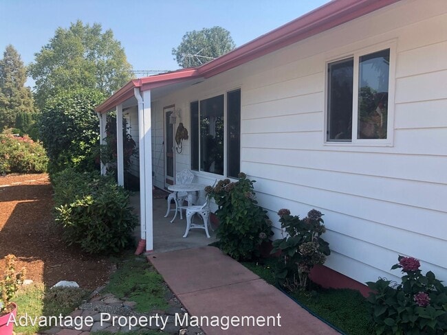 Building Photo - 2 br, 1.5 bath House - 2545 SE Ryan Street