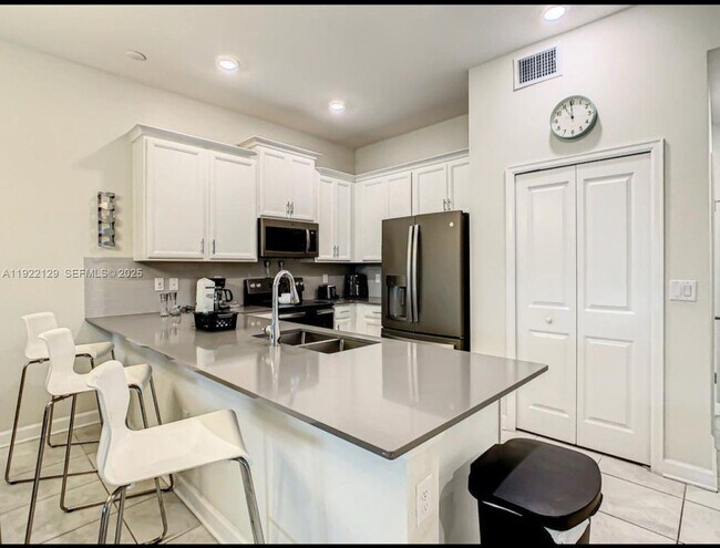 Foto del edificio - 653 Ocean Course Ave