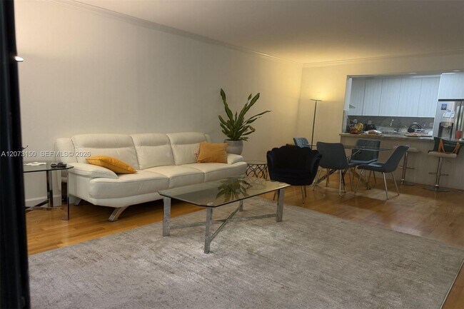 Foto del edificio - 141 Crandon Blvd