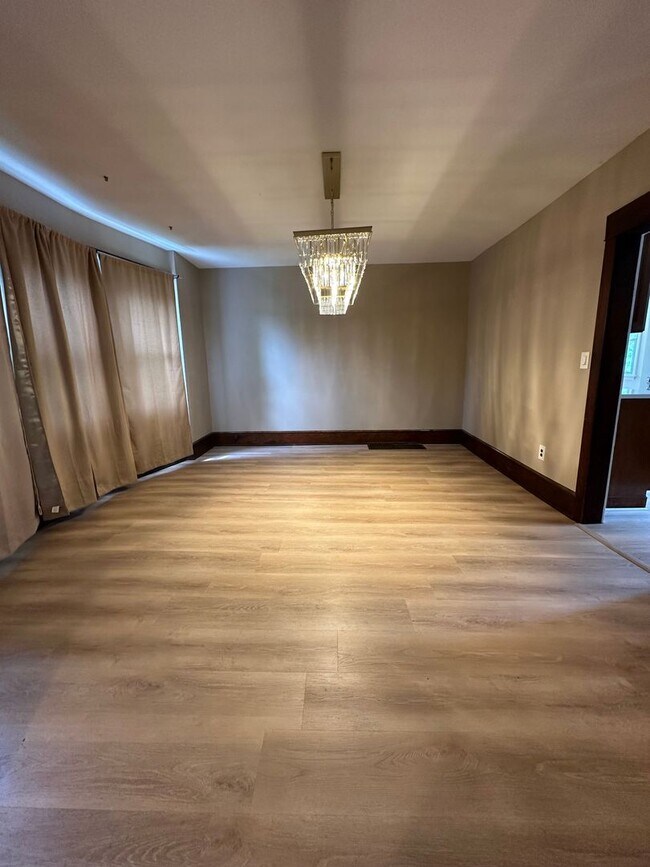 Foto del edificio - Well maintained 4 bedroom 2 bathroom home