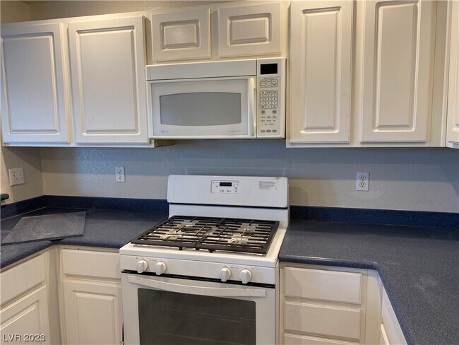 Building Photo - 10700 Amber Ridge Dr