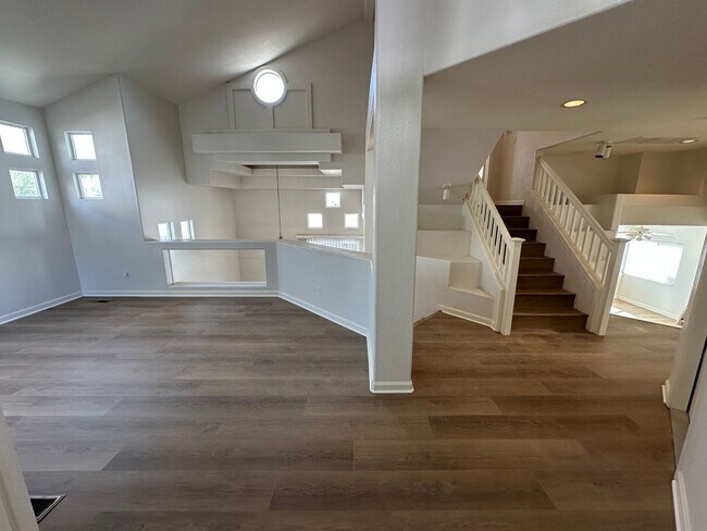 Foto del edificio - Gorgeous Shadow Lakes Home / Best Property Management