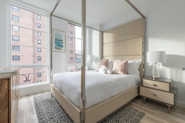 Foto del edificio - 300 Marshall Dr