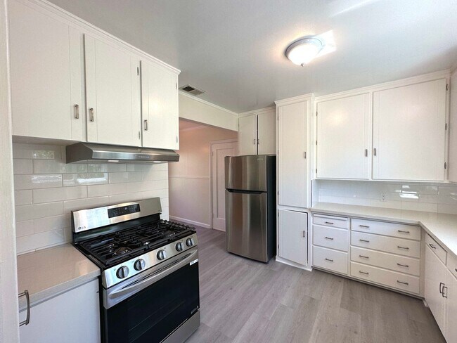 Building Photo - 140-142 Oakwood