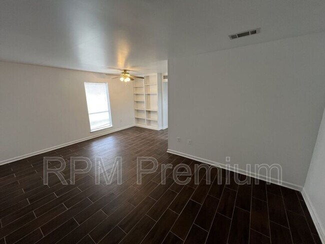 Foto del edificio - 4547 Alvin Dark Ave