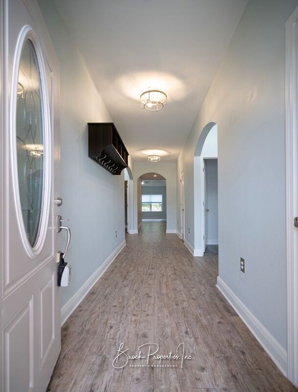 Foto del edificio - 8753 Bradfield Dr