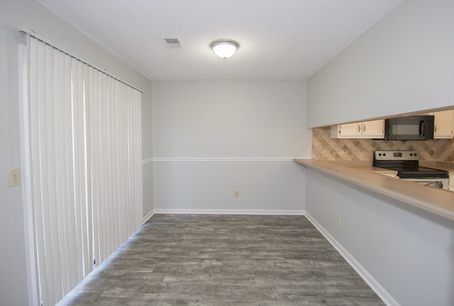 Building Photo - Now Available! Schedule a Viewing TODAY!