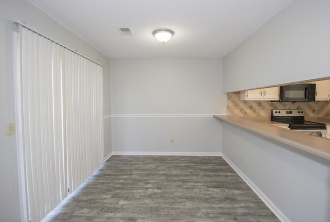 Foto del edificio - Now Available! Schedule a Viewing TODAY!