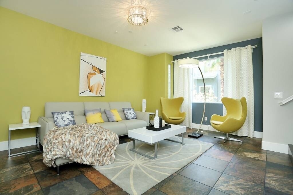 Primary Photo - LUXURY 3BD/2.5BA TOWNHOUSE! FURNISHED!