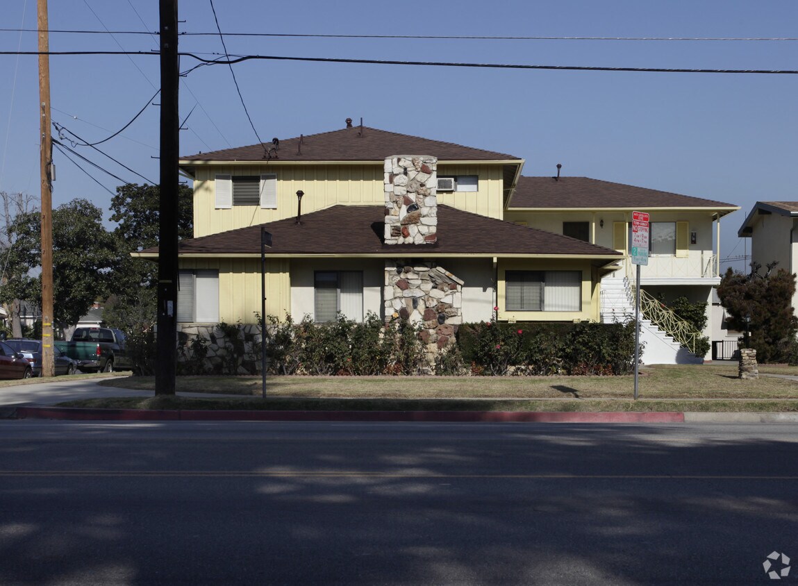 Primary Photo - 13423 Victory Blvd