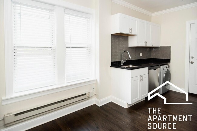 Photo - 3821 N Greenview Ave Apartment