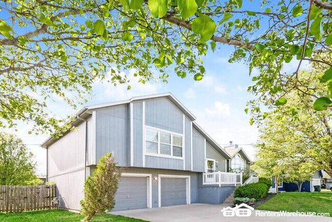 Building Photo - 3 Bedroom/ 2 Bath Home in Gardner! Availab...