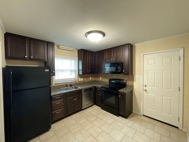 Building Photo - 3100 Cosby Pl