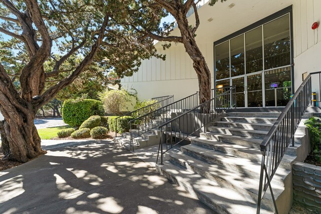 Building Photo - EXCELLENT 1BR 1BA CONDO  in a Great Menlo ...