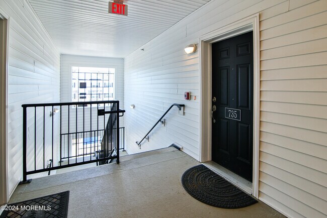 Building Photo - 735 Stiller Ln