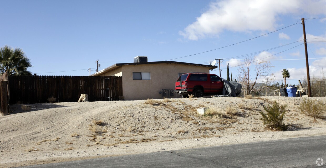 Building Photo - 1120-1130 Wisteria Ave