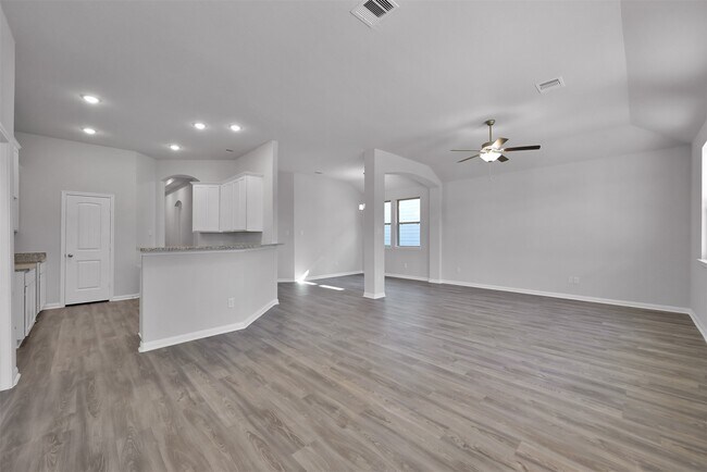 Building Photo - 17620 Cedar Crst Dr