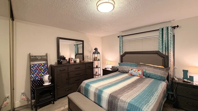 Building Photo - 3211 S Peach Hollow Cir