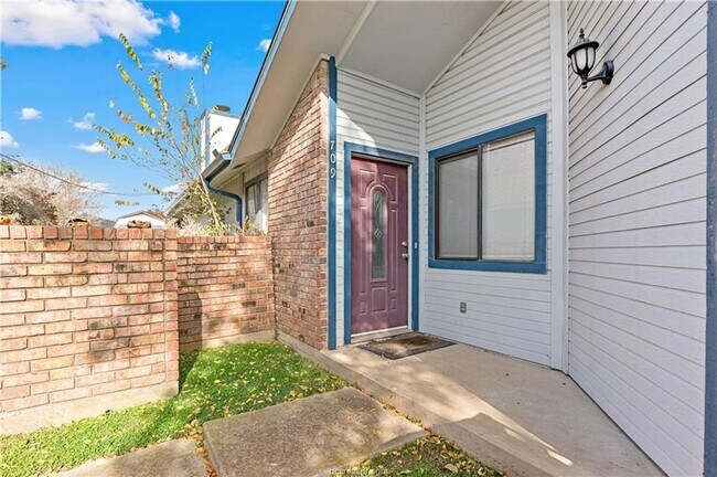 Foto del edificio - August Pre-Lease!! Cute 3/2 Close to Campus!!