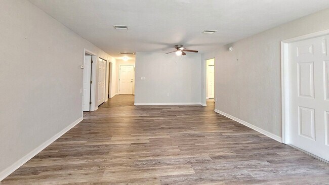 Foto del edificio - 3 Bedroom 2 Bath in Alachua City Limits