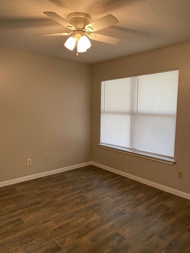 Building Photo - Cozy 1-Bedroom in Cambridge Village