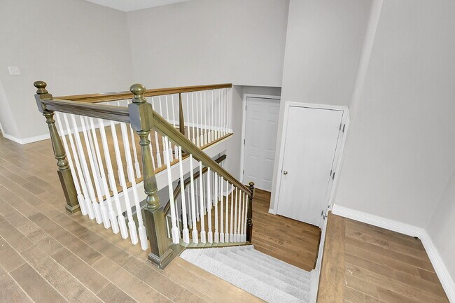 Building Photo - $2,595.00, 4 bed, 2 bath, located in Auror...
