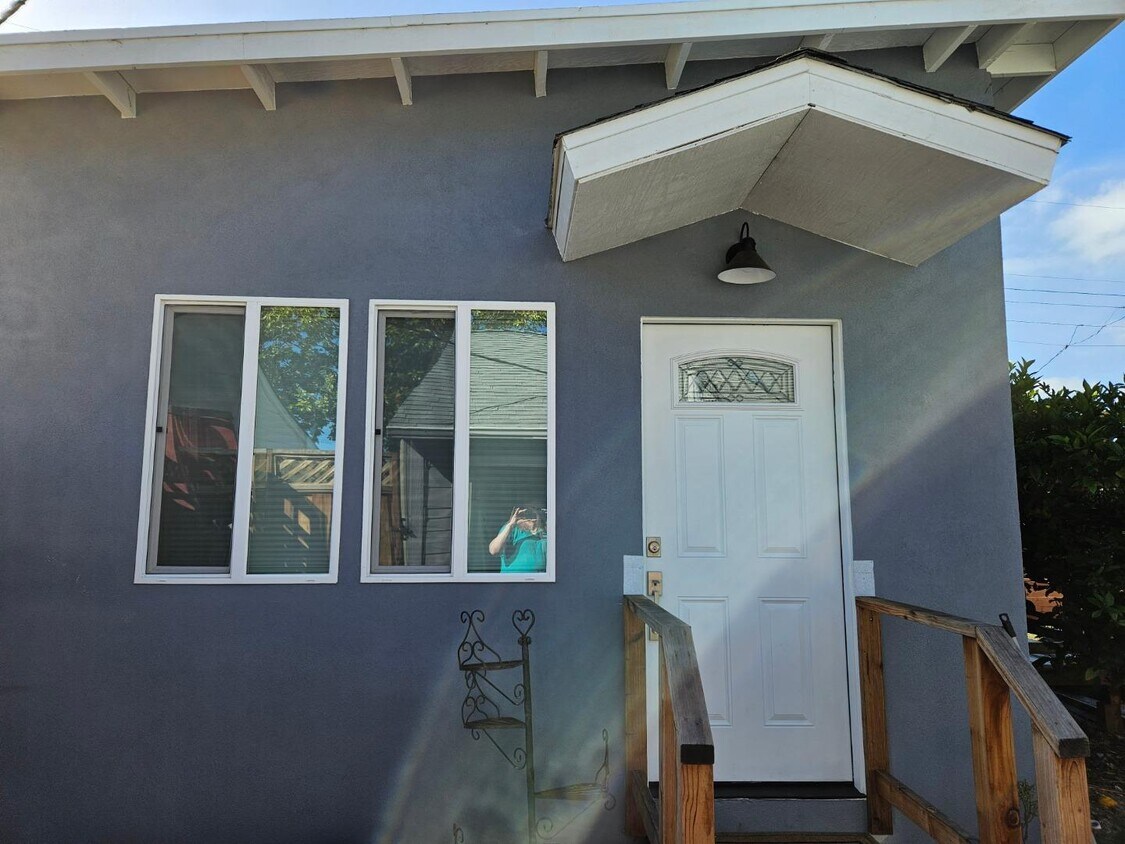 Primary Photo - 1052 Springfield Dr