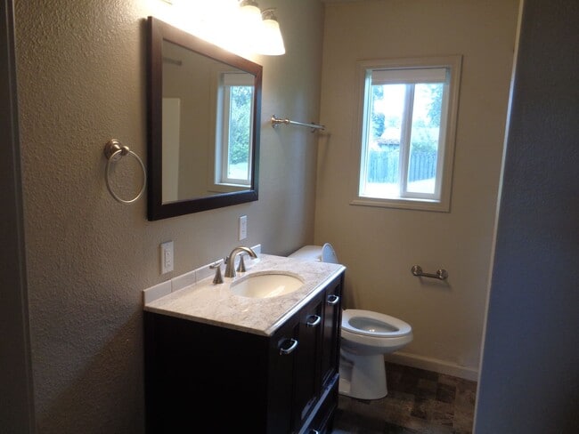 Foto del edificio - Updated 3 Bedroom!