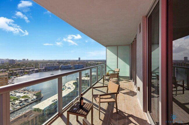Foto del edificio - 2602 E Hallandale Beach Blvd