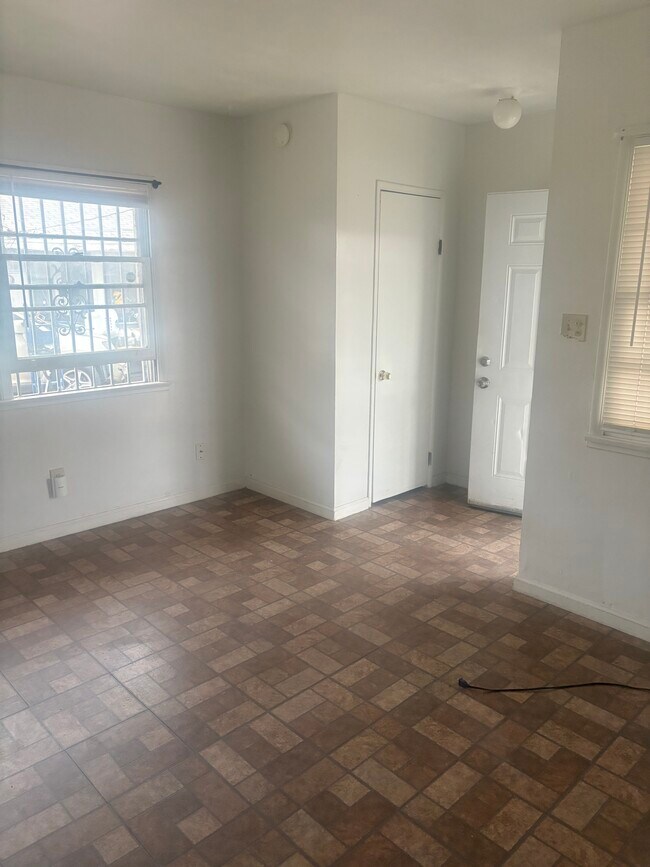 Foto del edificio - 516 E Fredricks St