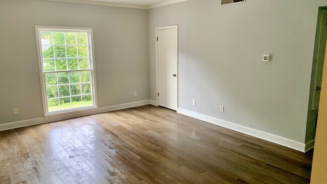 Foto del edificio - 5931 Quail Hollow Rd