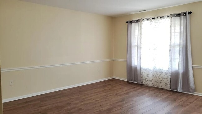 Building Photo - 17 Fieldstone Dr