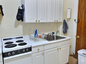 Building Photo - 1382 Beacon St