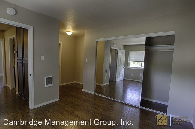 Building Photo - 580-608 Chamberlain Ave