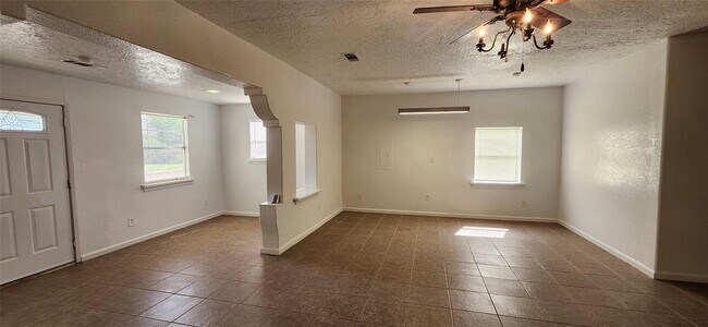 Building Photo - 233 County Rd 381