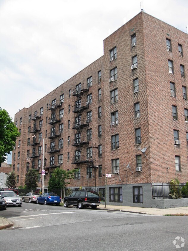 Primary Photo - 743-755 Fenimore St