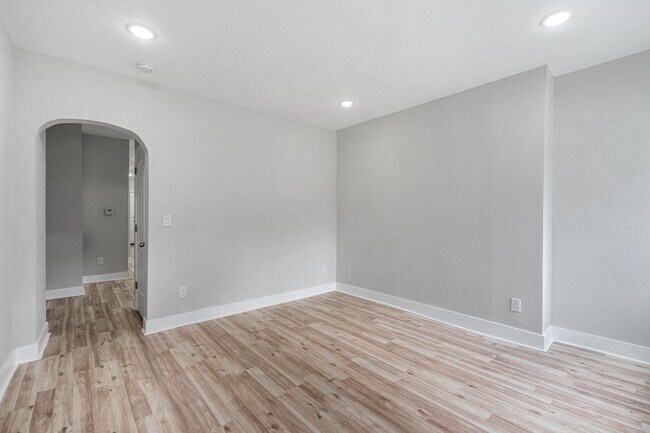 Building Photo - Beautifully Renovated 3 Bed/3.5 Bath Home ...