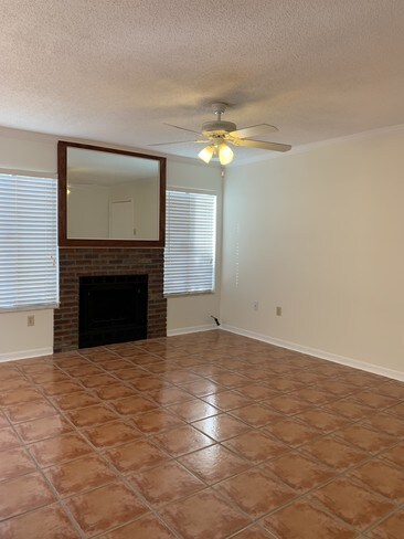 Foto del edificio - 549 Sun Ridge Pl