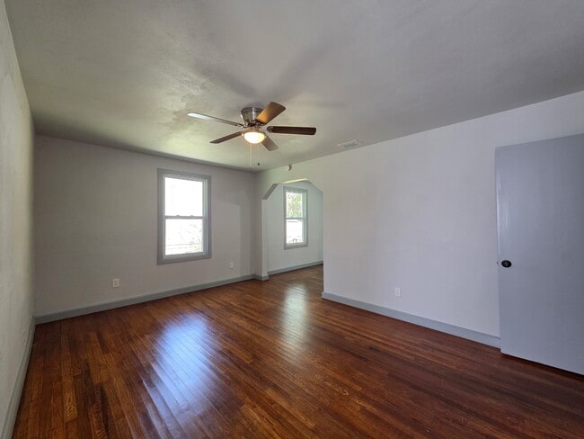 Foto del edificio - 5013 Campenella Dr